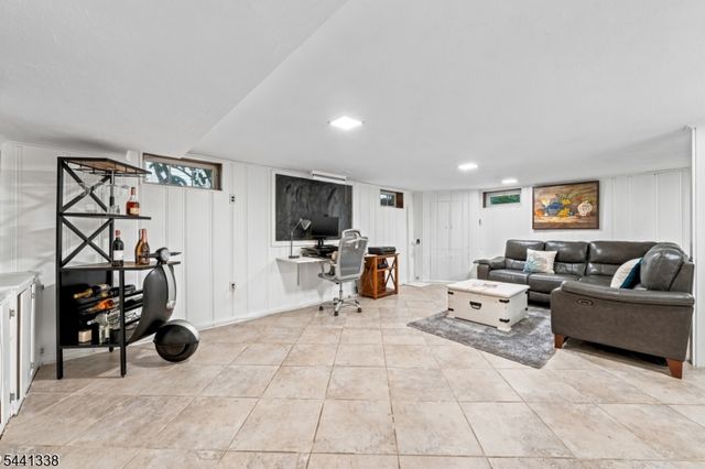 18 W 5Th St, New Providence Boro, NJ 07974