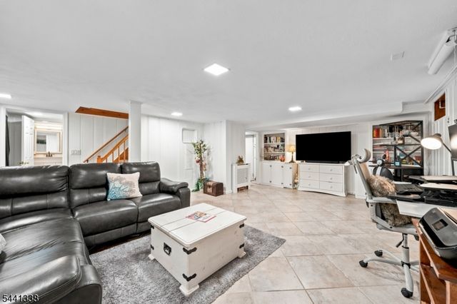 18 W 5Th St, New Providence Boro, NJ 07974