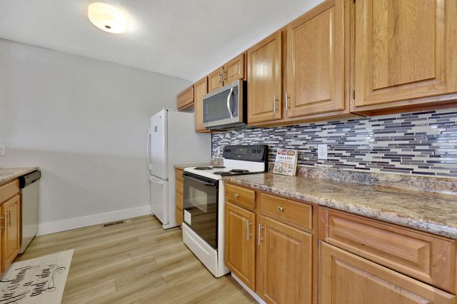 5221 E 20th St N, Wichita, KS 67208