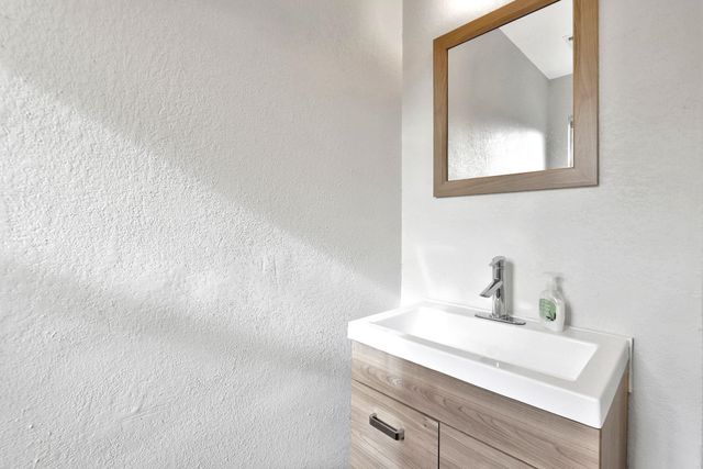 5221 E 20th St N, Wichita, KS 67208