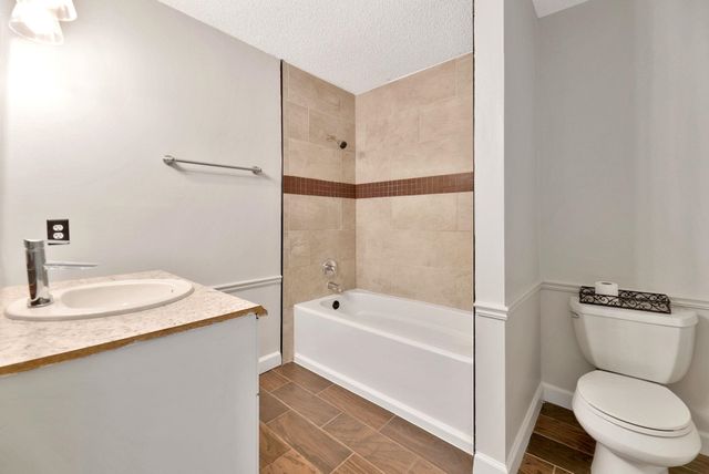 5221 E 20th St N, Wichita, KS 67208