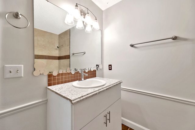 5221 E 20th St N, Wichita, KS 67208