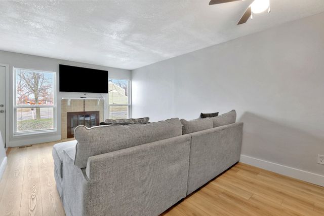 5221 E 20th St N, Wichita, KS 67208