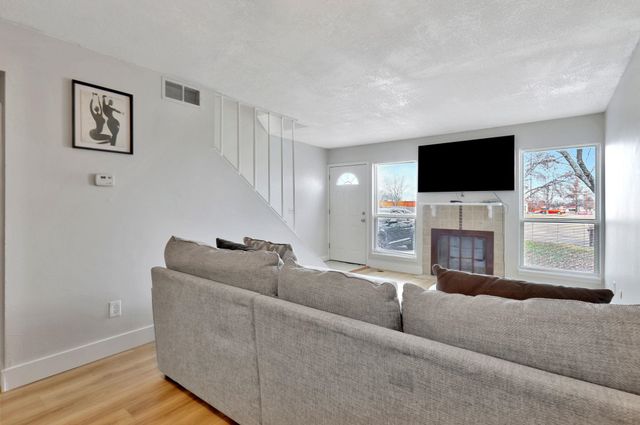 5221 E 20th St N, Wichita, KS 67208