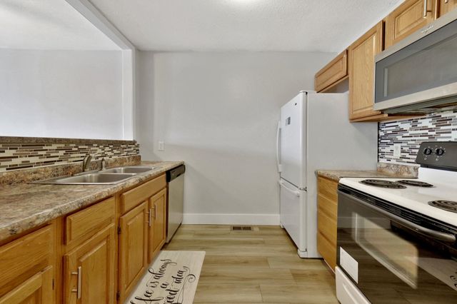 5221 E 20th St N, Wichita, KS 67208