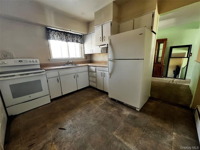 24 Lorraine Boulevard, Poughkeepsie, NY 12603