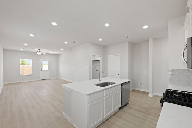 400 Long Branch Drive, Dayton, TX 77535