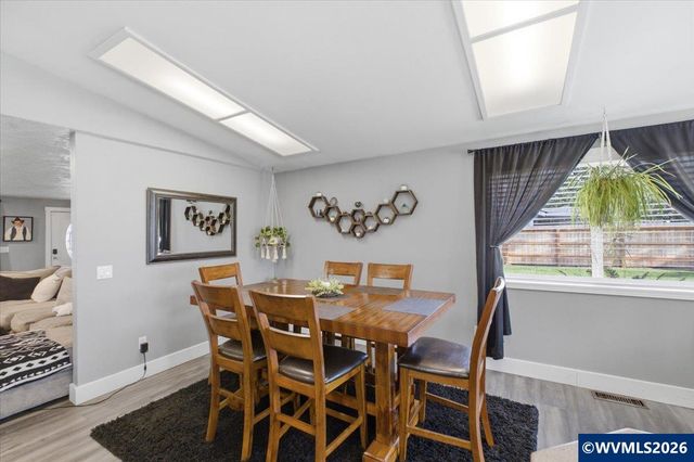 537 Hillview Dr, Lebanon, OR 97355