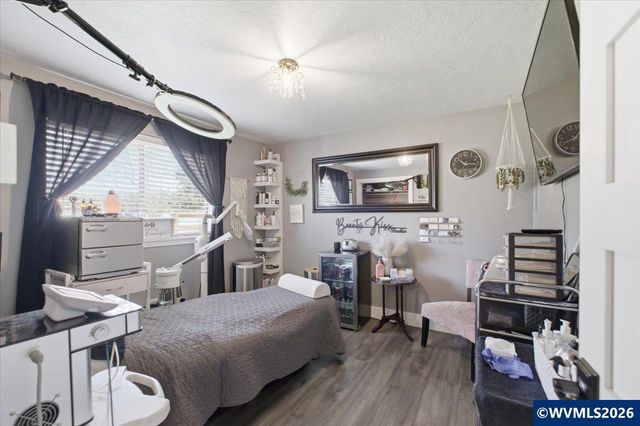 537 Hillview Dr, Lebanon, OR 97355