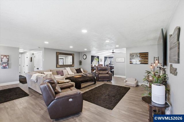 537 Hillview Dr, Lebanon, OR 97355