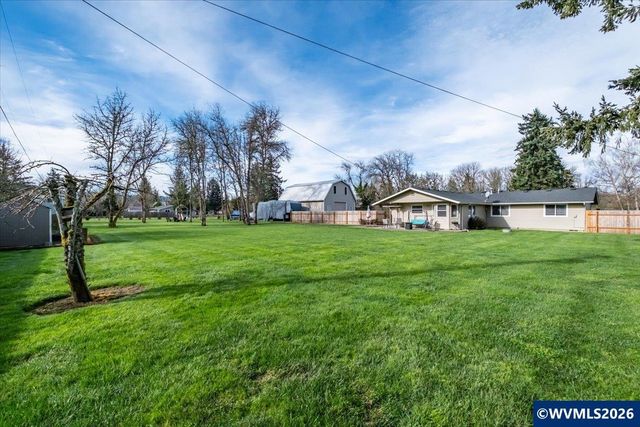 537 Hillview Dr, Lebanon, OR 97355