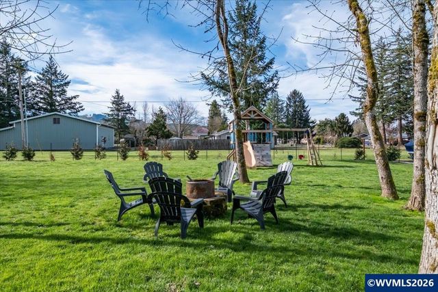 537 Hillview Dr, Lebanon, OR 97355