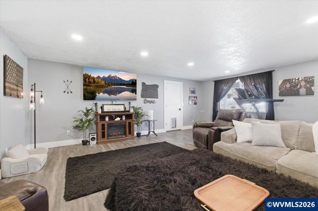 537 Hillview Dr, Lebanon, OR 97355