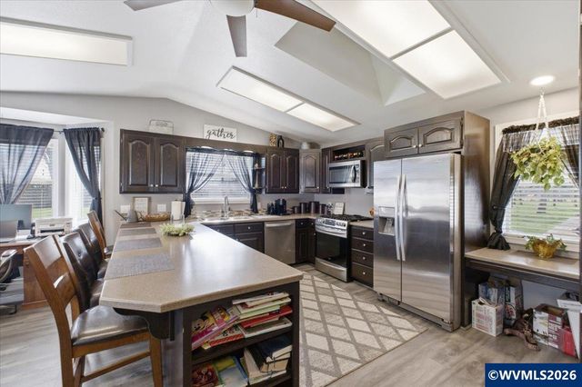 537 Hillview Dr, Lebanon, OR 97355