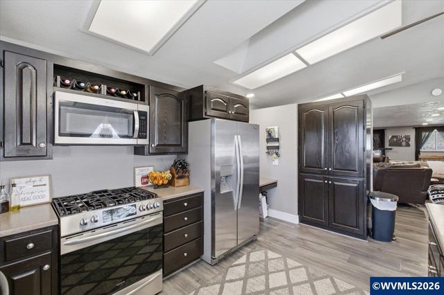 537 Hillview Dr, Lebanon, OR 97355