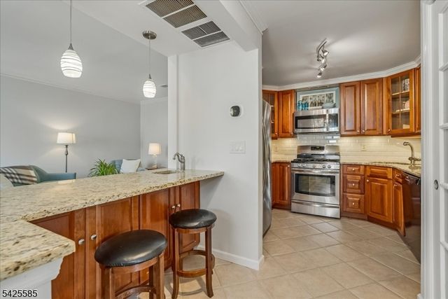 13 Franklin Pl 6D, Morristown Town, NJ 07960