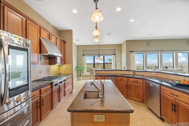 26039 Echo Mtn, San Antonio, TX 78260