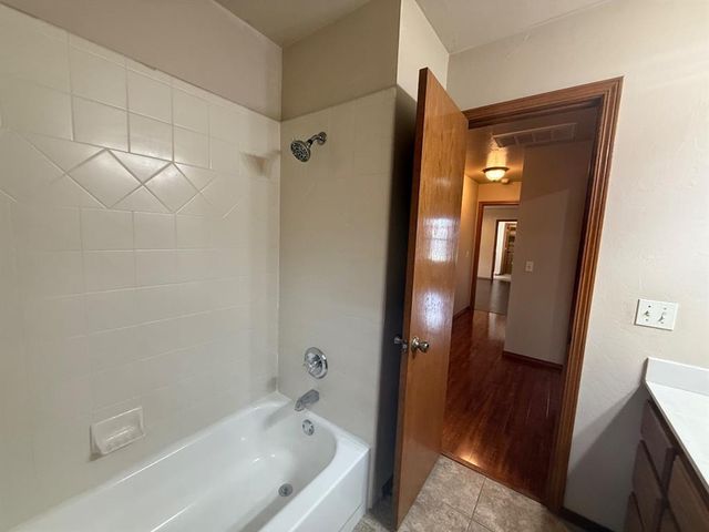 616 Morningside Drive, Yukon, OK 73099