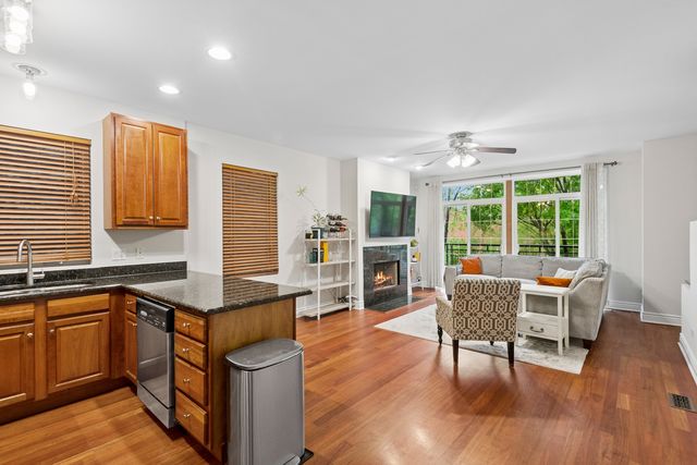 2206 W MONROE Street 2, Chicago, IL 60612