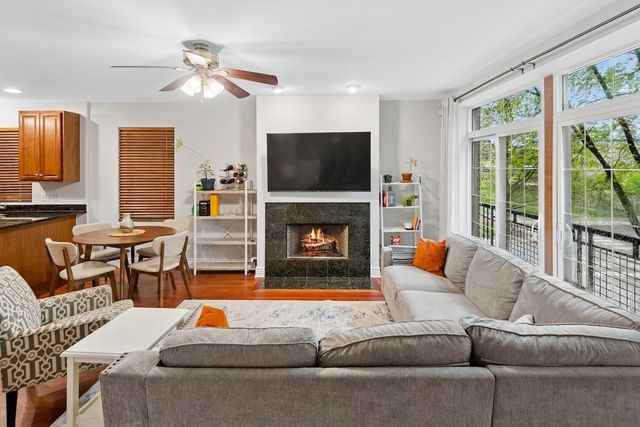 2206 W MONROE Street 2, Chicago, IL 60612