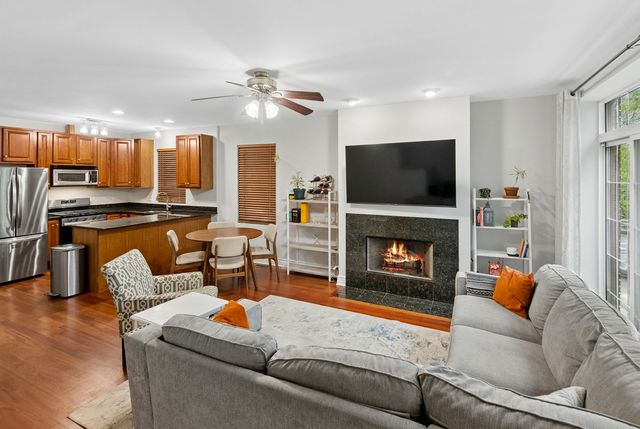 2206 W MONROE Street 2, Chicago, IL 60612