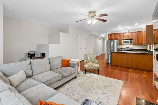2206 W MONROE Street 2, Chicago, IL 60612