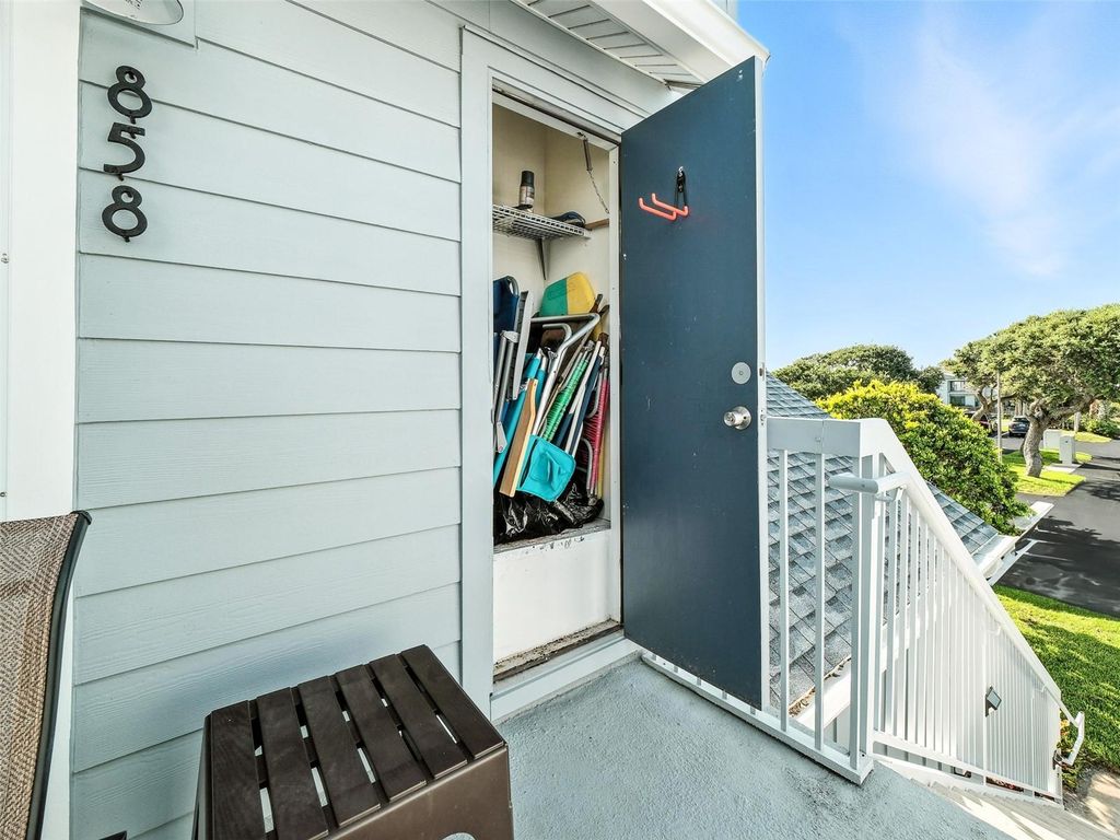 Image 28 of property listing at 858 BAYBREEZE WAY 68C, New Smyrna Beach, FL 32169