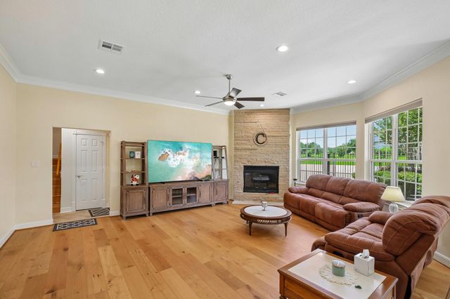 118 Waterfront Drive, Montgomery, TX 77356