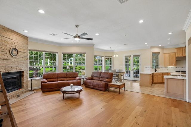 118 Waterfront Drive, Montgomery, TX 77356