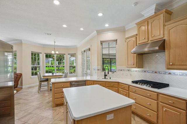 118 Waterfront Drive, Montgomery, TX 77356
