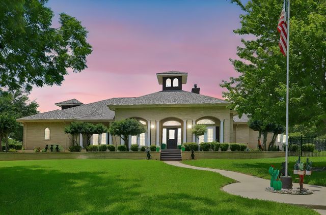 118 Waterfront Drive, Montgomery, TX 77356