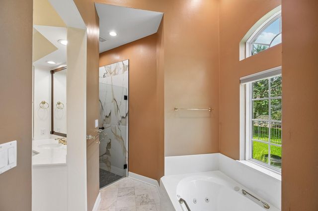 118 Waterfront Drive, Montgomery, TX 77356