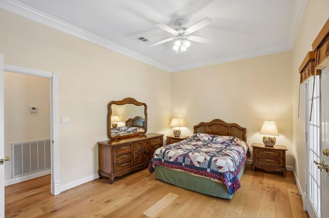118 Waterfront Drive, Montgomery, TX 77356
