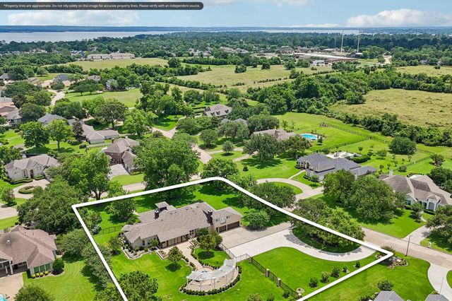 118 Waterfront Drive, Montgomery, TX 77356