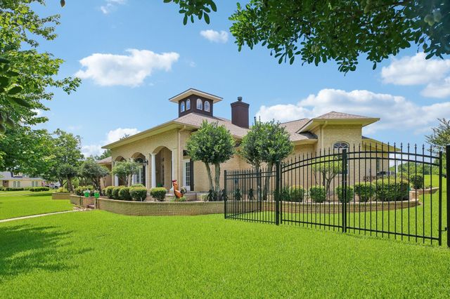 118 Waterfront Drive, Montgomery, TX 77356