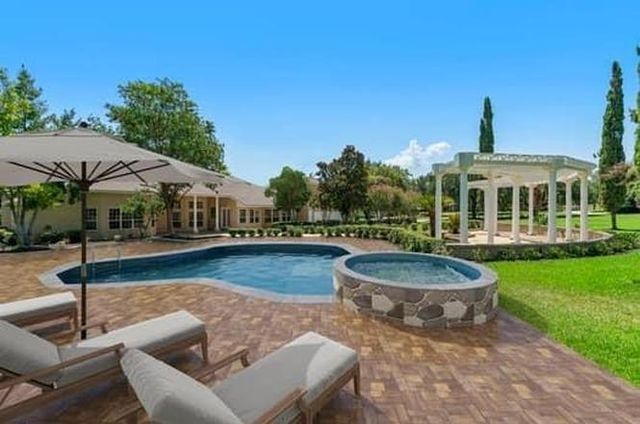 118 Waterfront Drive, Montgomery, TX 77356