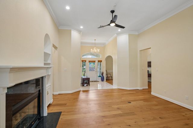 118 Waterfront Drive, Montgomery, TX 77356