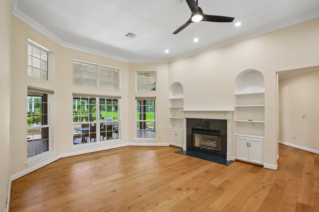 118 Waterfront Drive, Montgomery, TX 77356