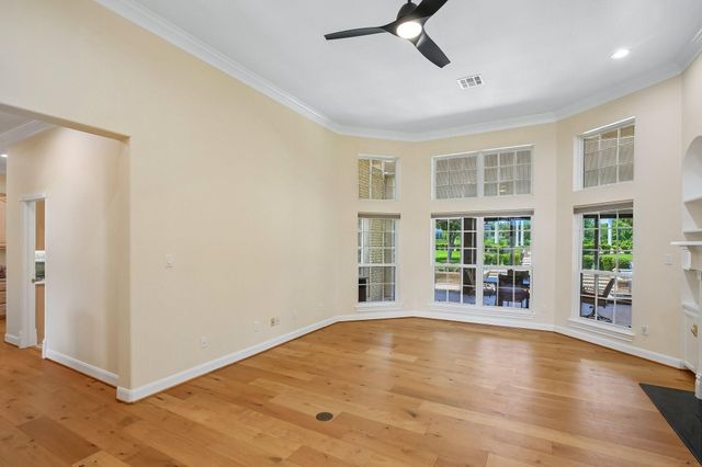 118 Waterfront Drive, Montgomery, TX 77356