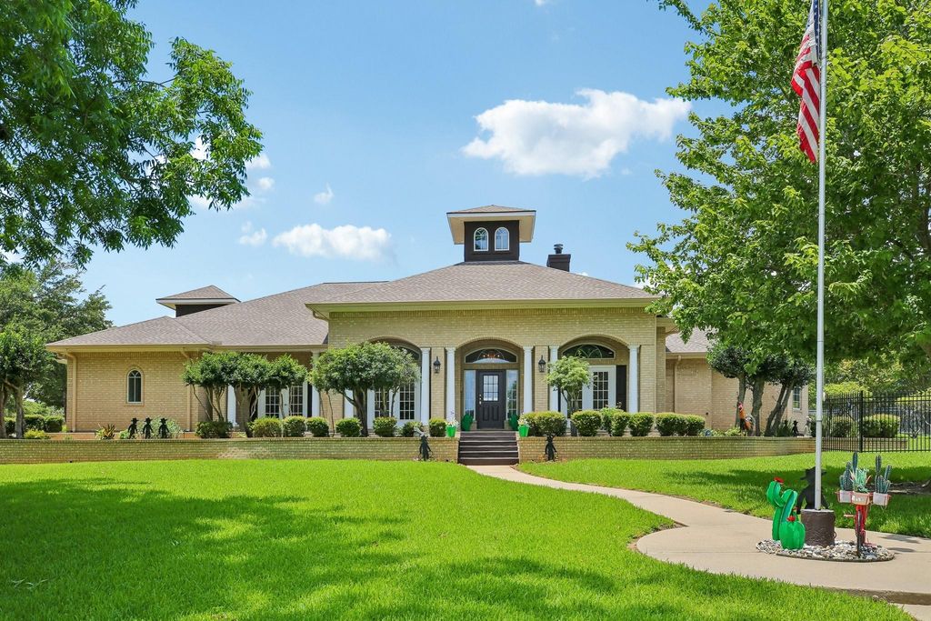118 Waterfront Drive, Montgomery, TX 77356
