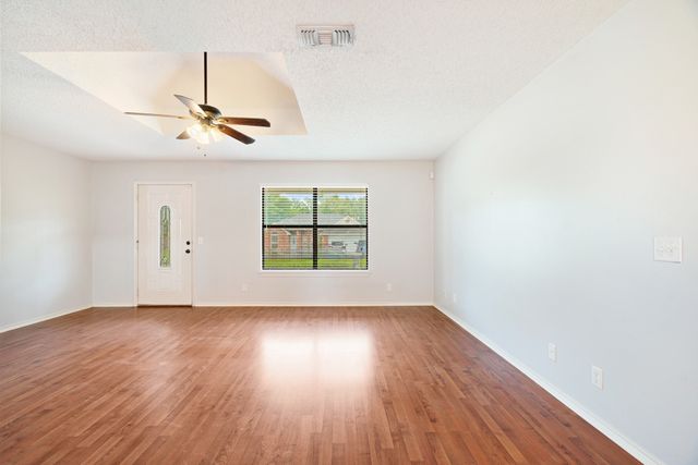 140 SE 49th Street, Paris, TX 75462