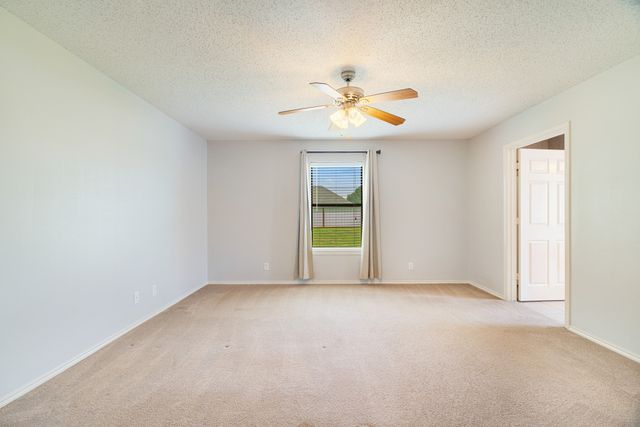 140 SE 49th Street, Paris, TX 75462