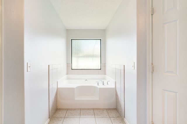 140 SE 49th Street, Paris, TX 75462