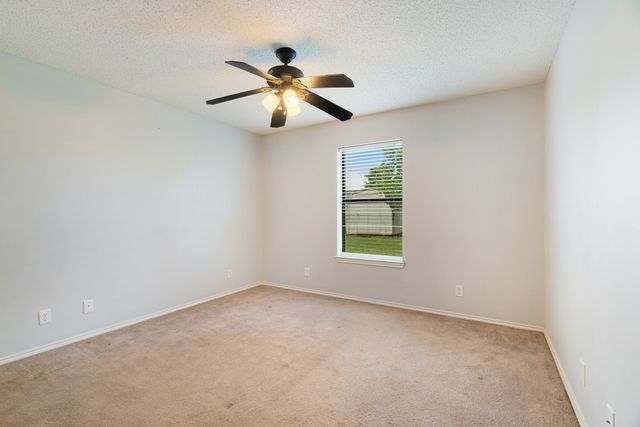 140 SE 49th Street, Paris, TX 75462