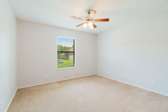 140 SE 49th Street, Paris, TX 75462