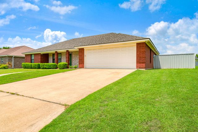 140 SE 49th Street, Paris, TX 75462
