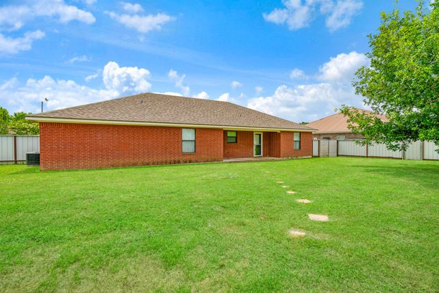 140 SE 49th Street, Paris, TX 75462
