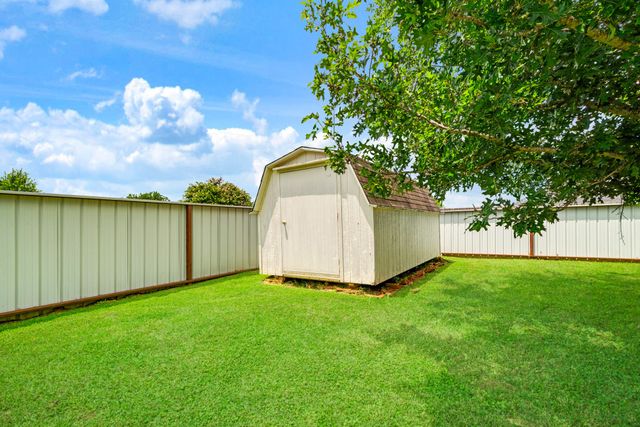 140 SE 49th Street, Paris, TX 75462