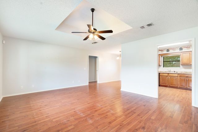140 SE 49th Street, Paris, TX 75462