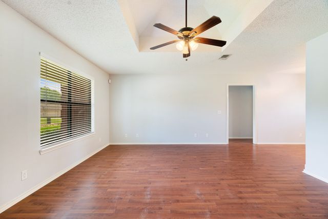 140 SE 49th Street, Paris, TX 75462